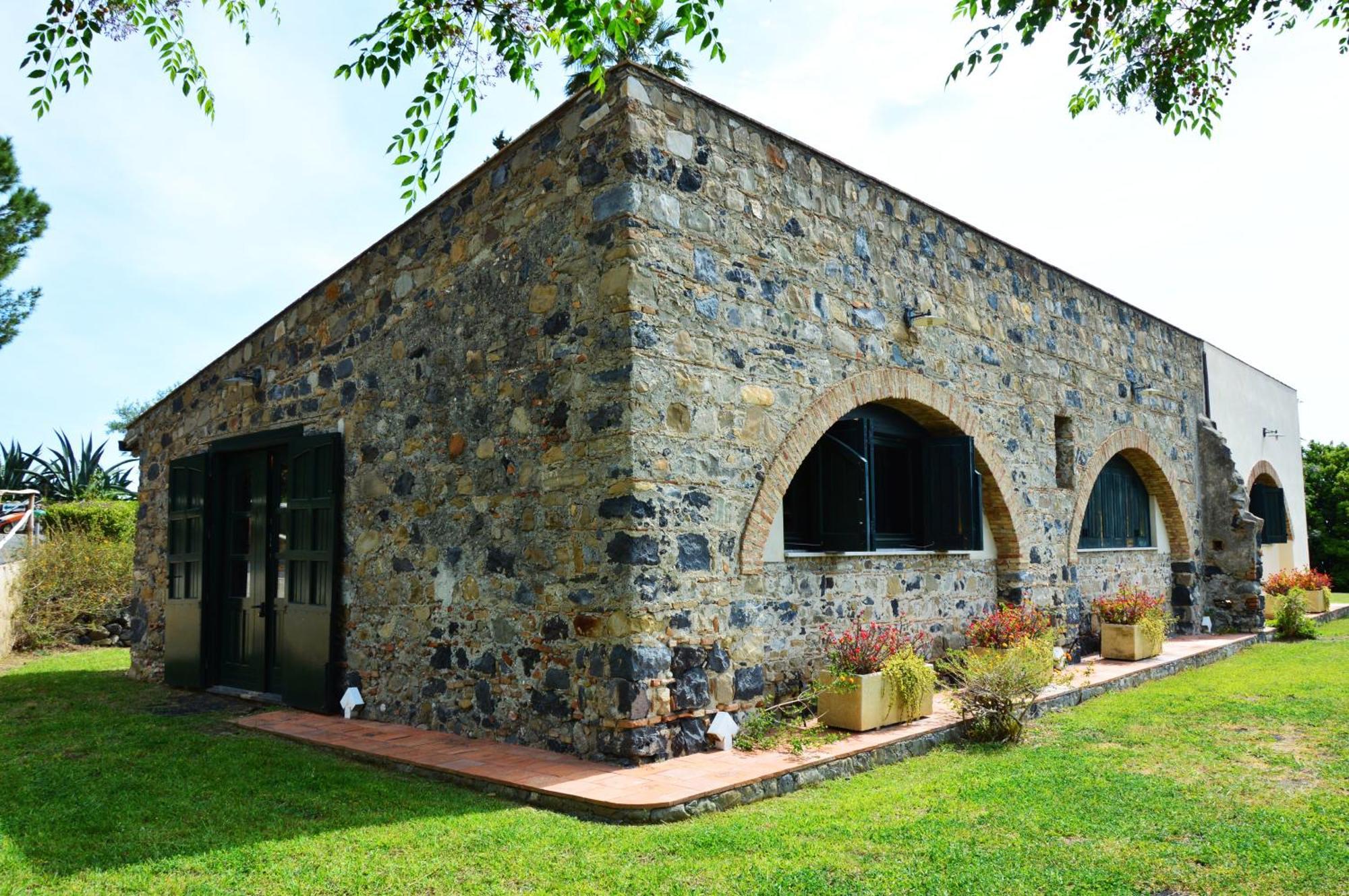 Antico Borgo Etneo Country Hotel كالاتابيانو المظهر الخارجي الصورة